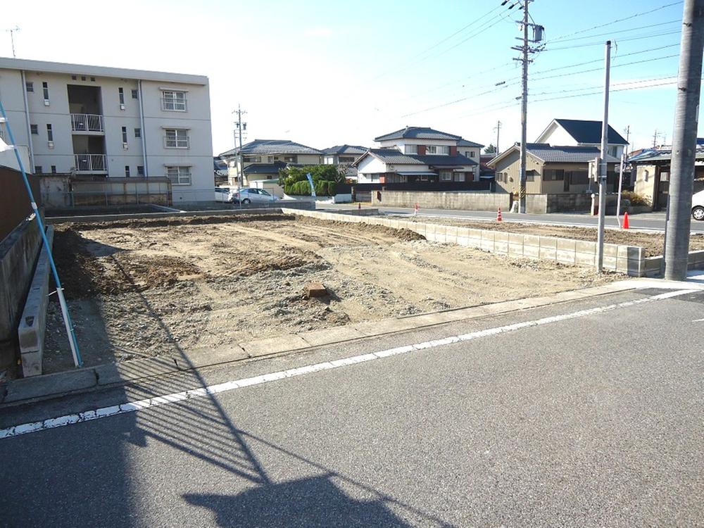 Local appearance photo. Local (12 May 2013) Shooting