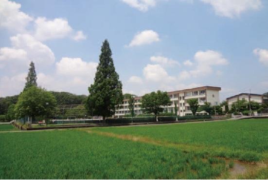 Primary school. Asahigaoka 800m up to elementary school