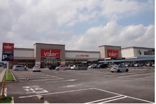 Supermarket. 600m to Barrow