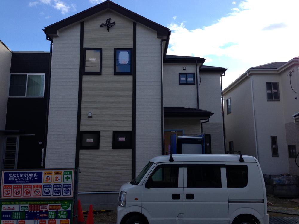 Local appearance photo. Local (12 May 2013) Shooting