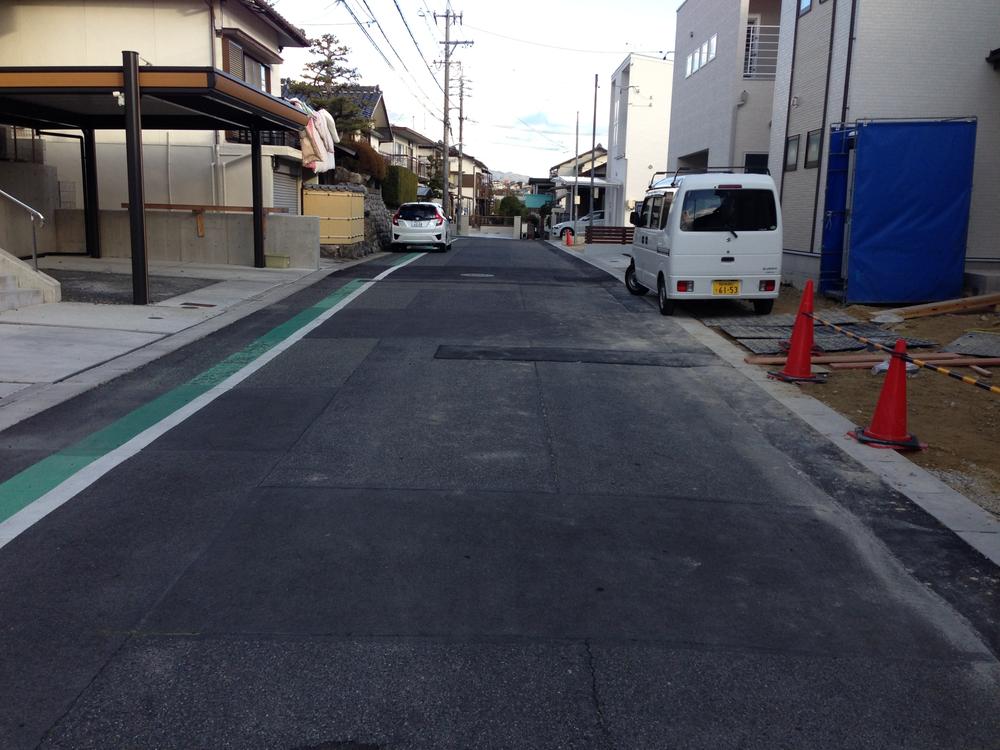 Local photos, including front road. Front road 6m