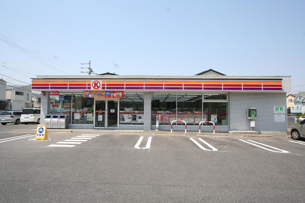 Convenience store. 180m to Circle K