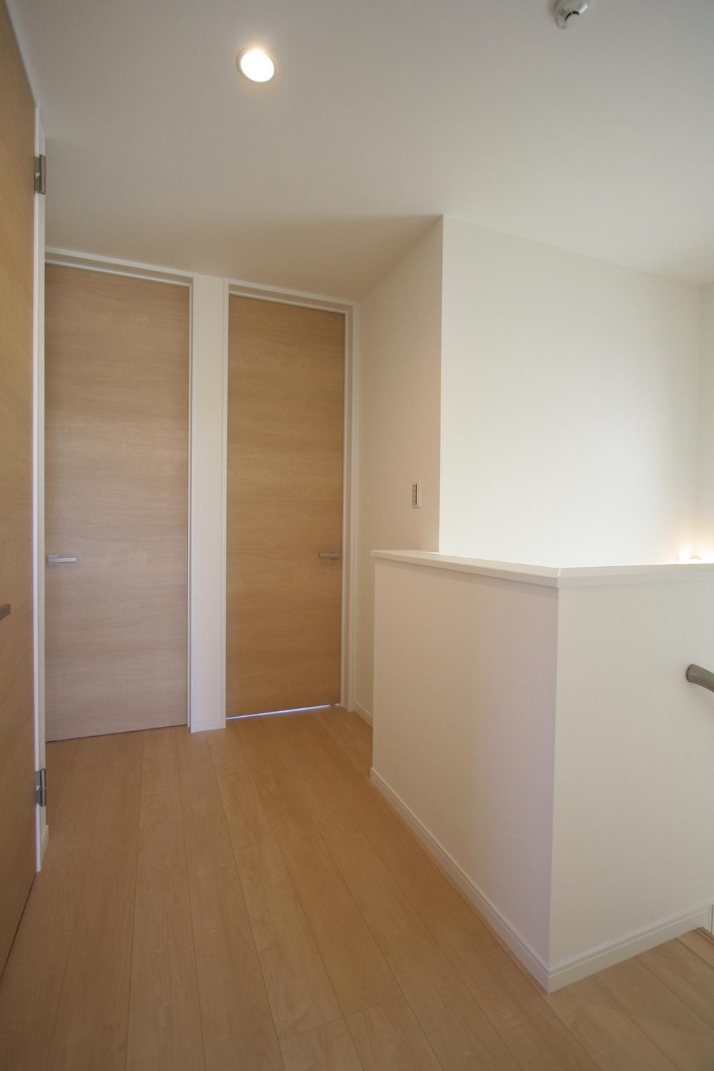 Other introspection. There is also a commitment to the door and flooring material. 