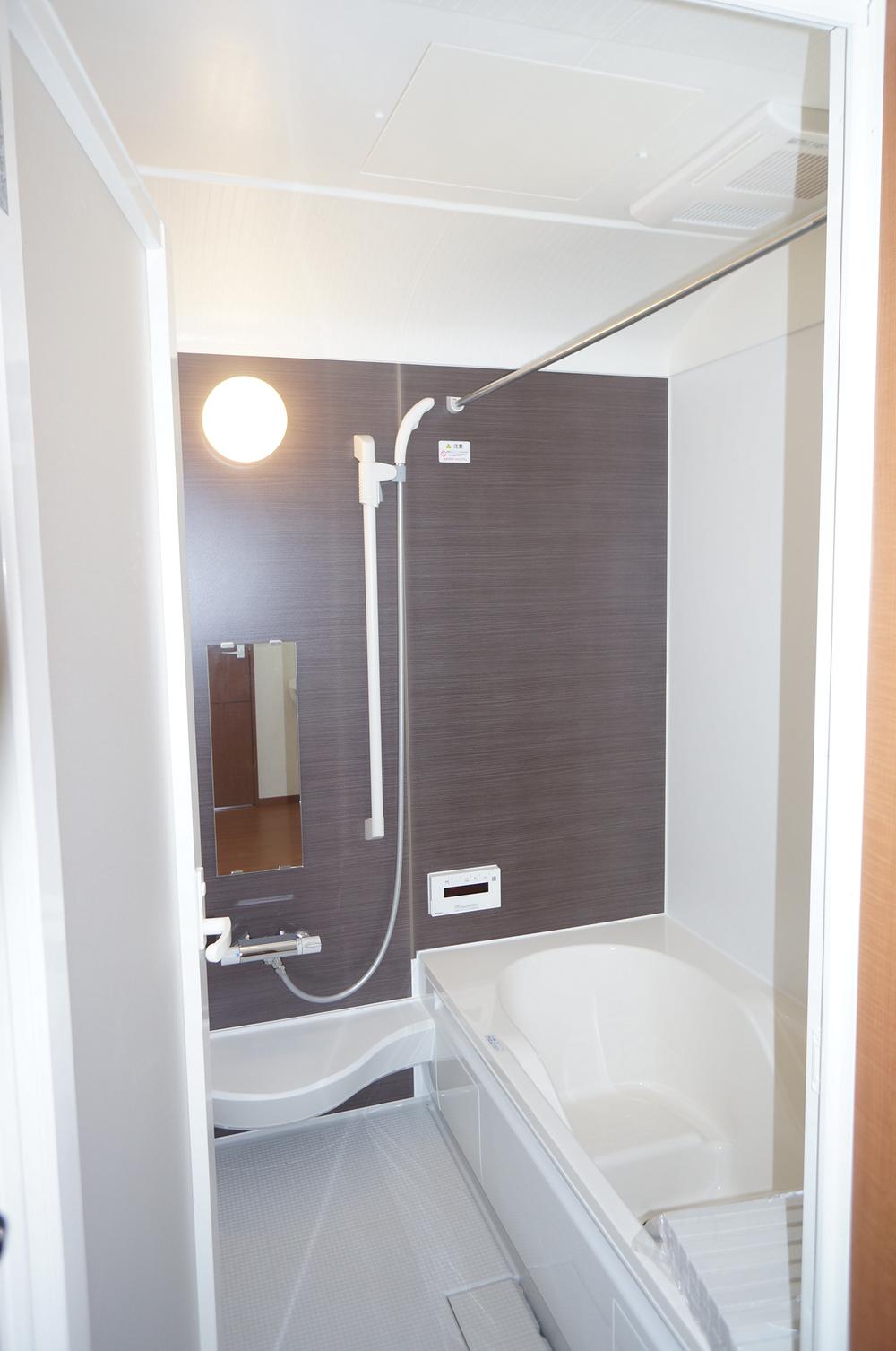 Same specifications photo (bathroom). It is the example of construction of the same construction company.  It is different from the actual photo. 