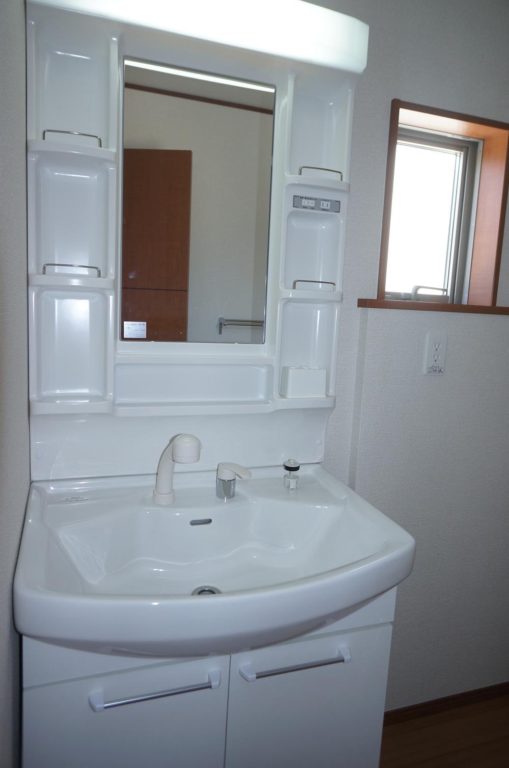 Same specifications photos (Other introspection). Wash basin: The example of construction of the same construction company. 