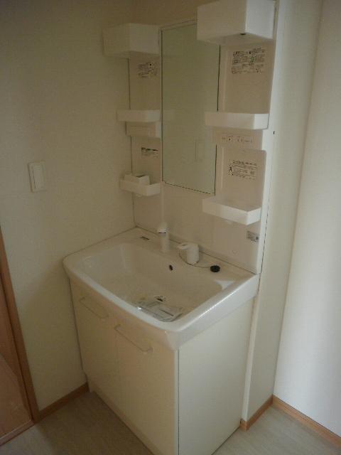 Wash basin, toilet. Interior