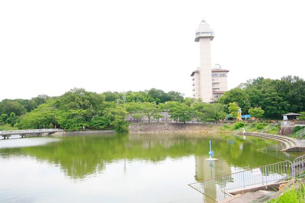 park. Shiroyama 260m lush wide park to park. To the end of August it will be held summer festival to go up even fireworks.  Walk about 4 minutes