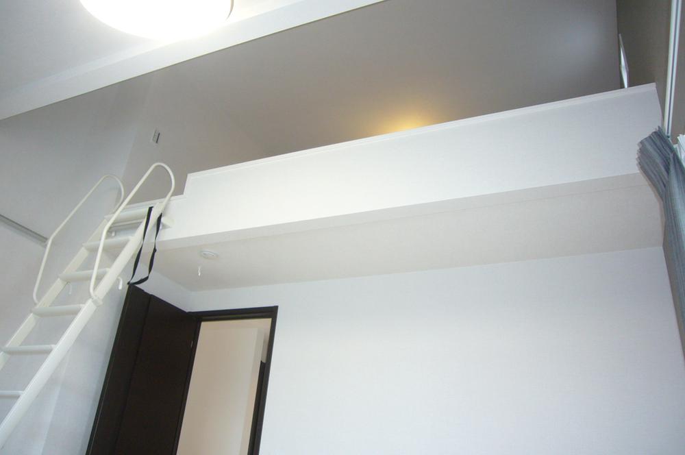 Non-living room. Loft that can be used for various applications