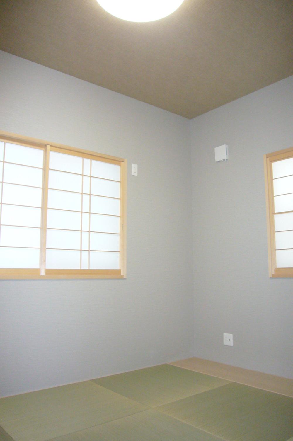 Non-living room. One room is want Japanese-style room