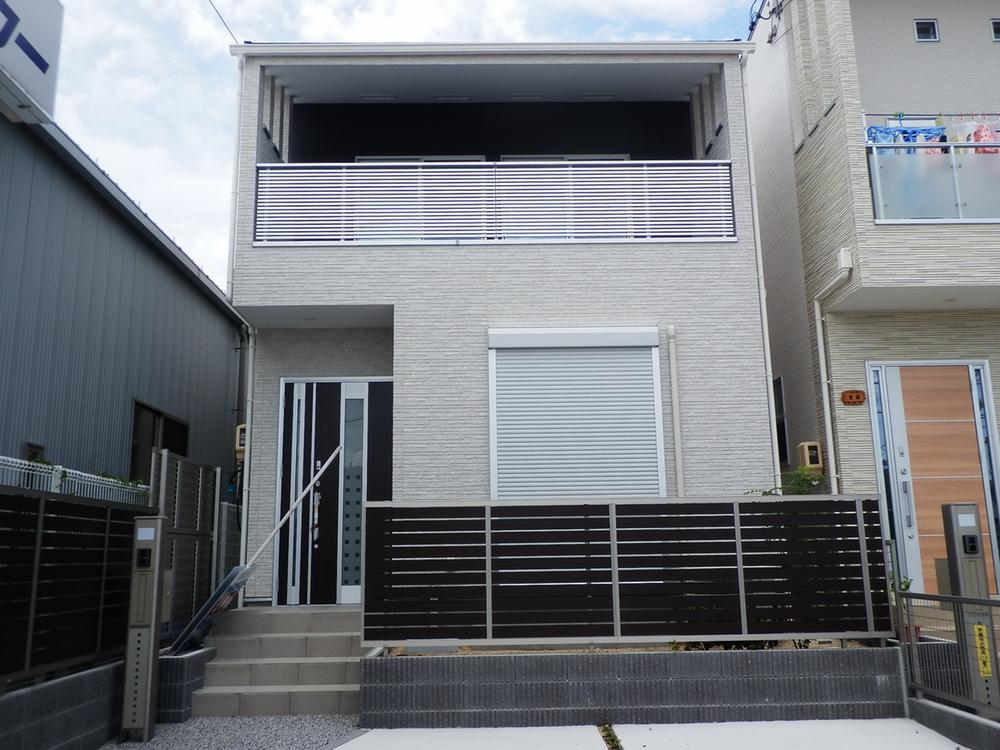 Local appearance photo. Sunny appearance