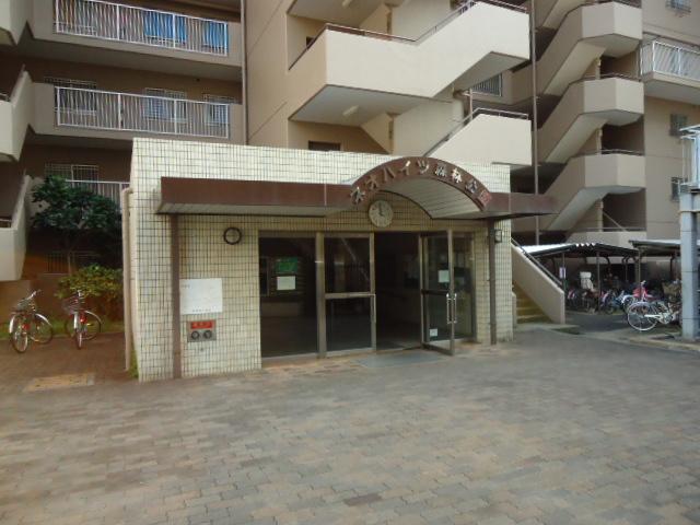 Entrance. Common areas