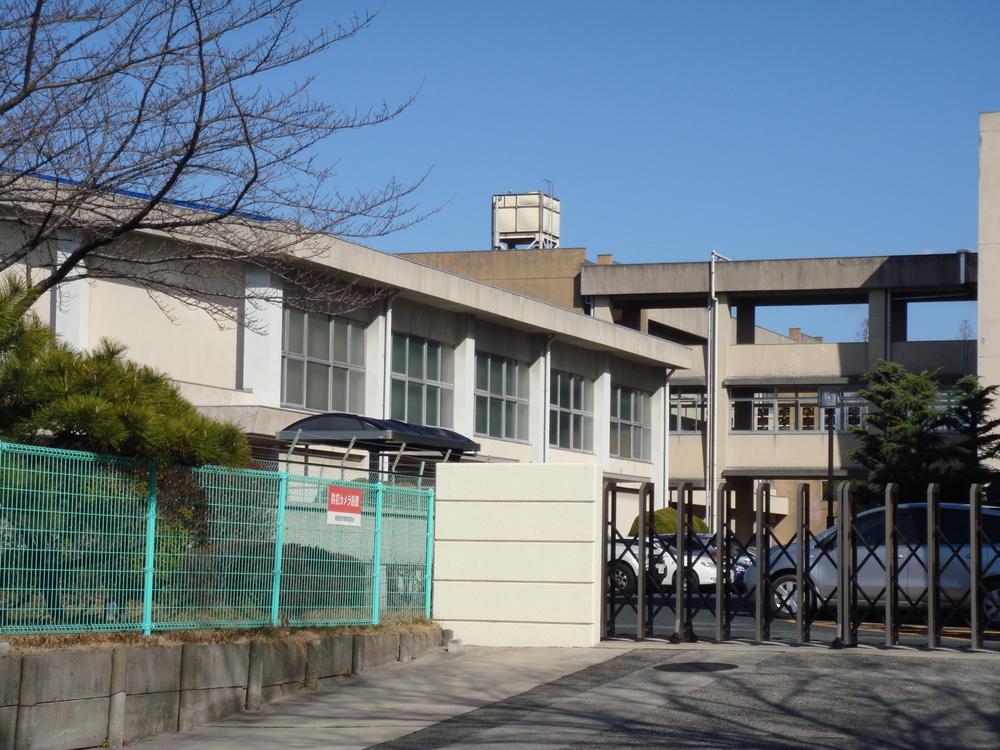 Primary school. Owariasahi Municipal Zuiho to elementary school 717m