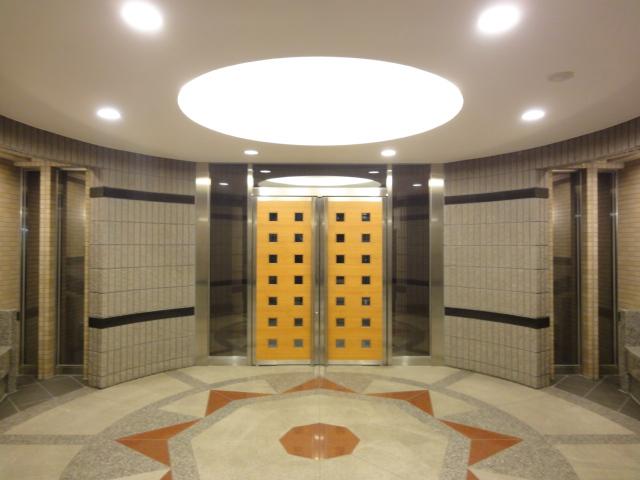 Entrance. Common areas