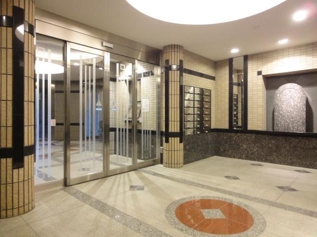 Entrance. Common areas