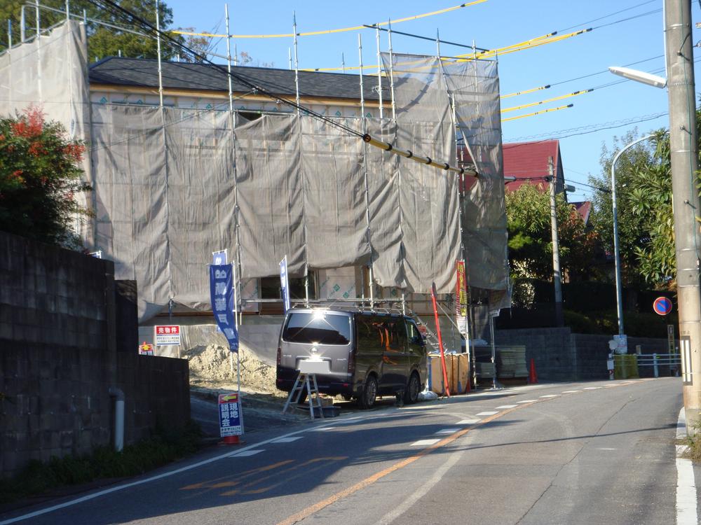 Local photos, including front road. East side road