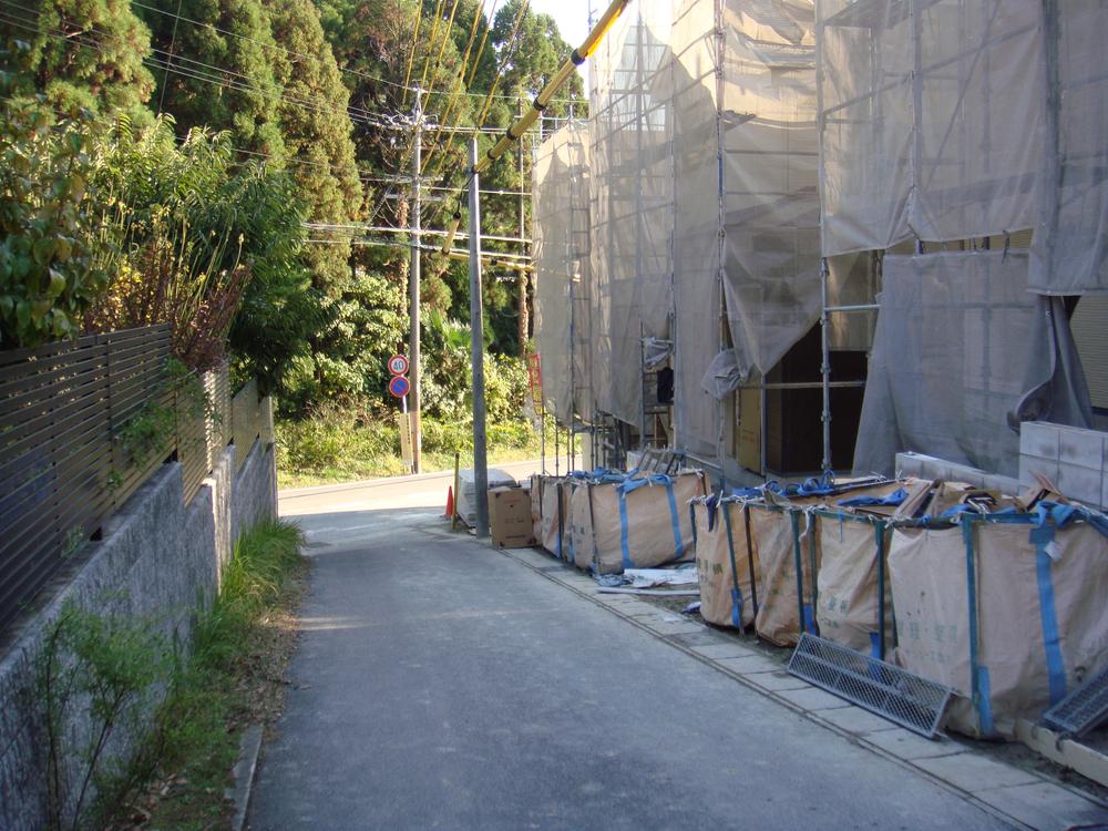 Local photos, including front road. Northeast road