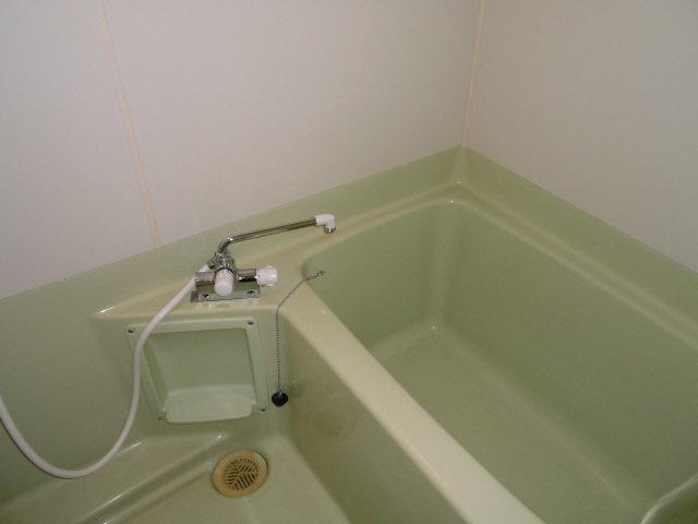 Bathroom. The cleaned unit bus Room (May 2013) Shooting