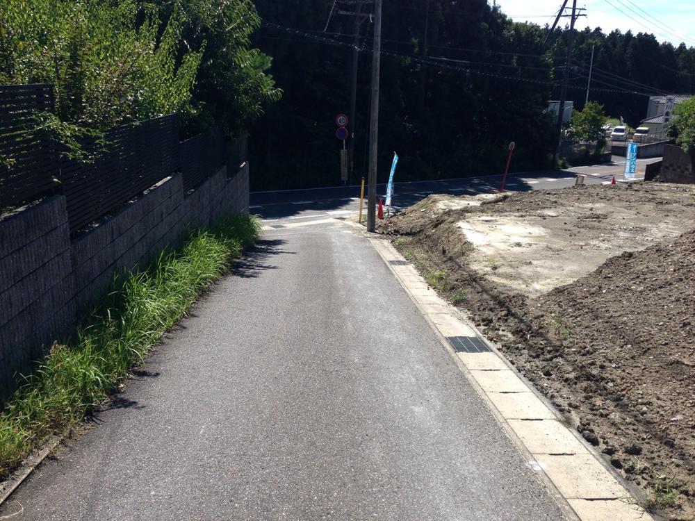 Local photos, including front road. East 3.1m front road