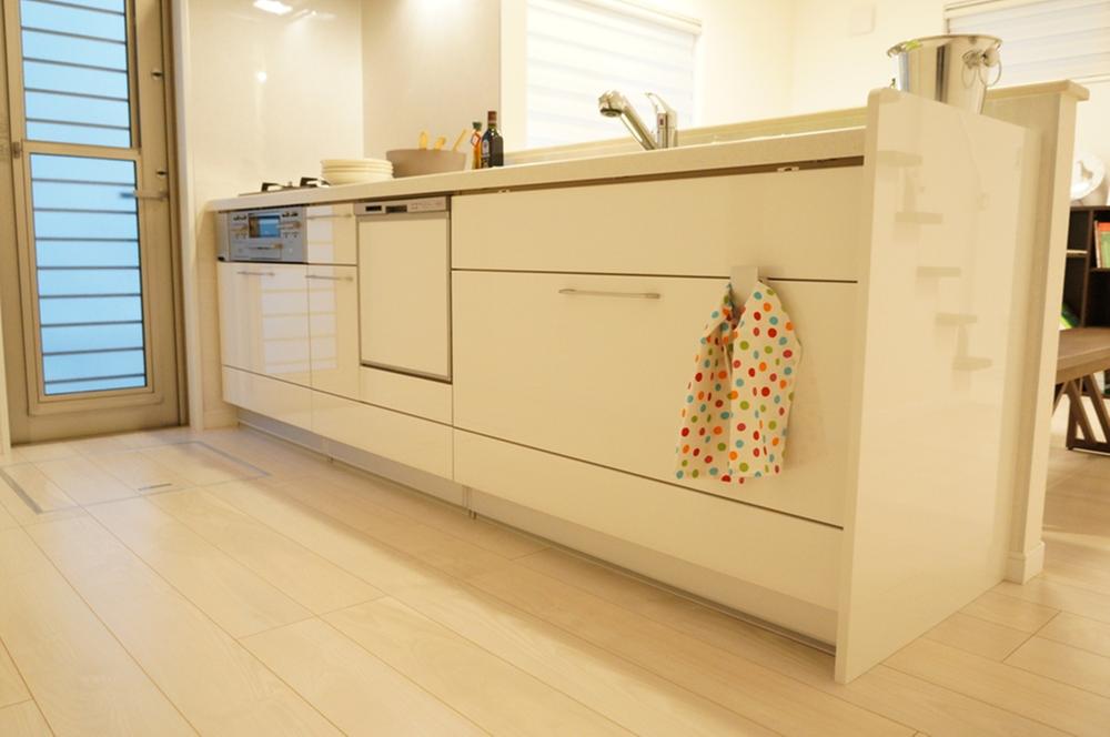 Kitchen. Local (March 2013) Shooting NO5