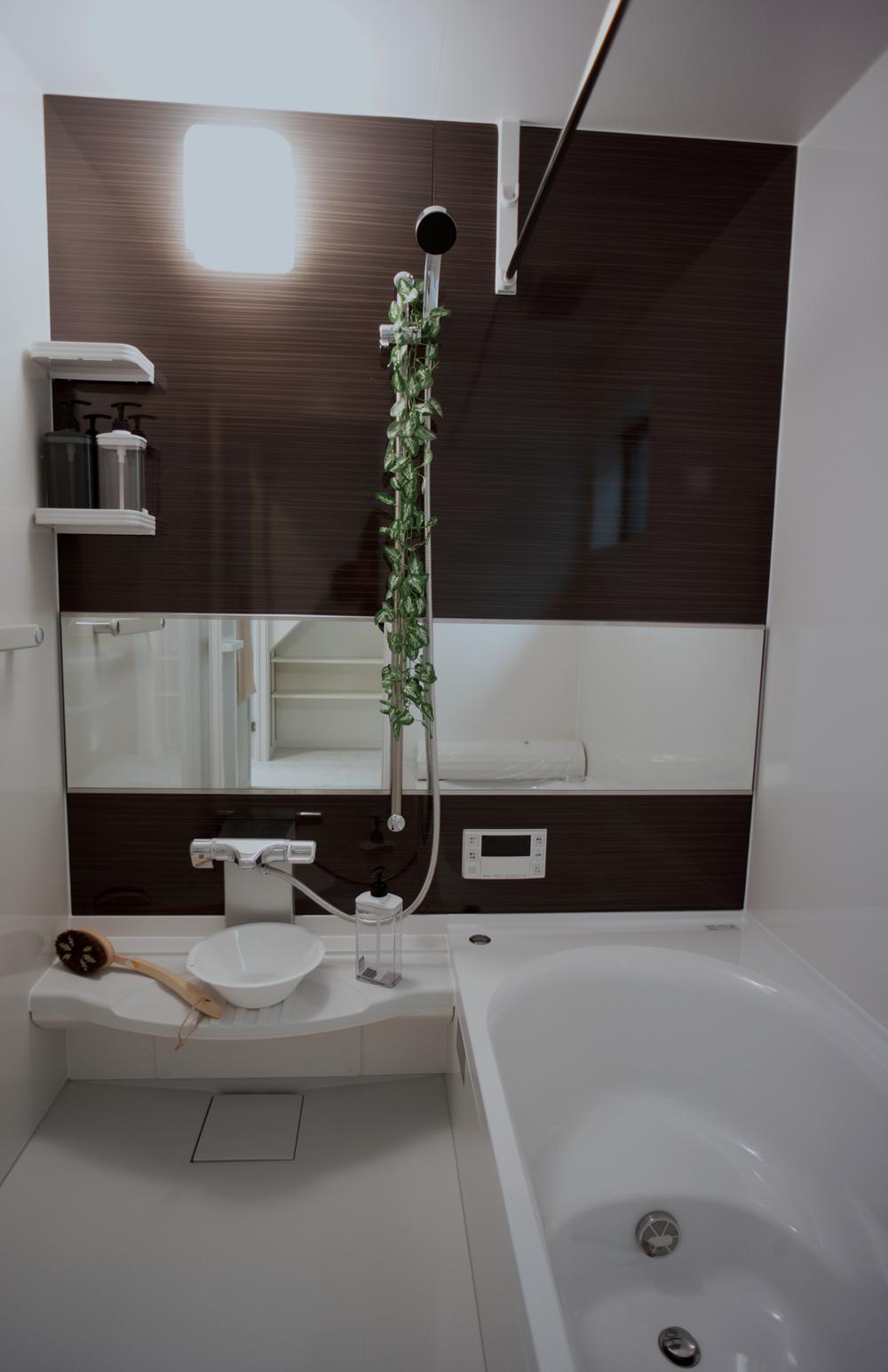 Bathroom. Local (March 2013) Shooting NO5