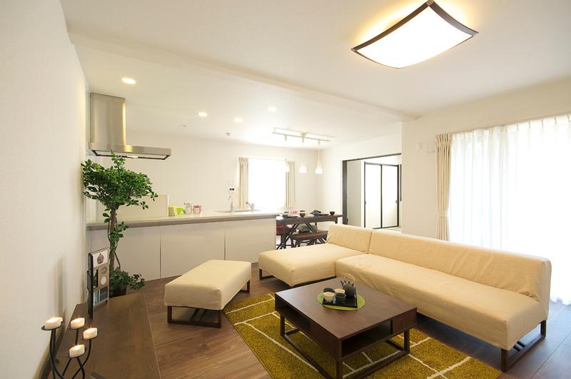 Living. Local (11 May 2013) Shooting NO2