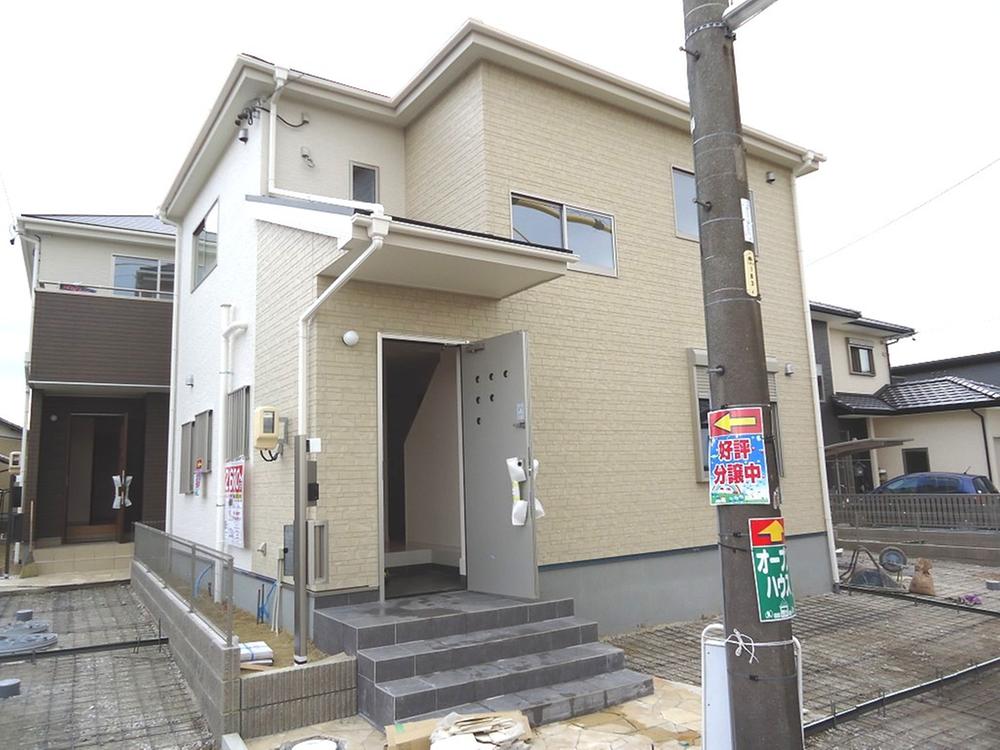 Local appearance photo. Local (12 May 2013) Shooting