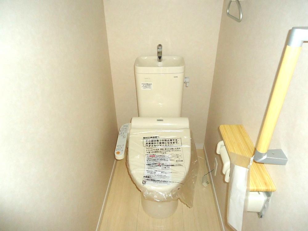 Toilet. Indoor (12 May 2013) Shooting