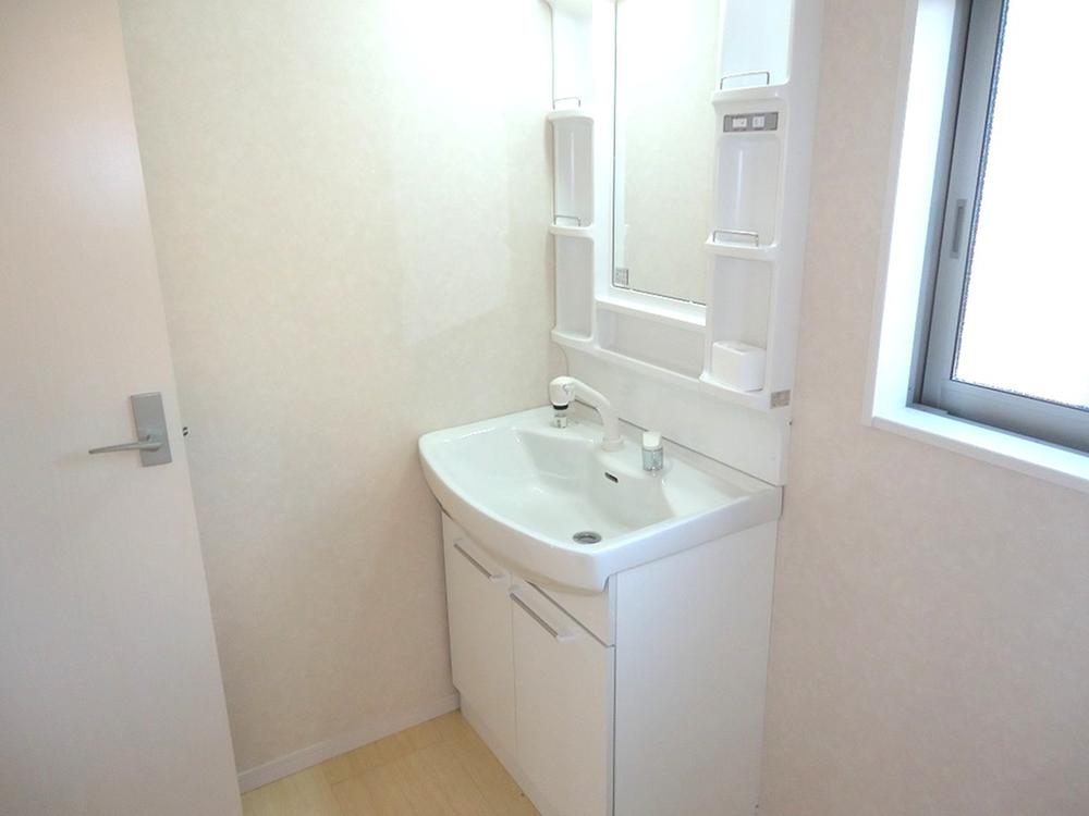 Wash basin, toilet. Indoor (12 May 2013) Shooting