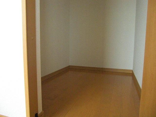 Other. Walk-in closet internal image Spacious storage in the 1.5 pledge walk-in closet of plenty! ! 
