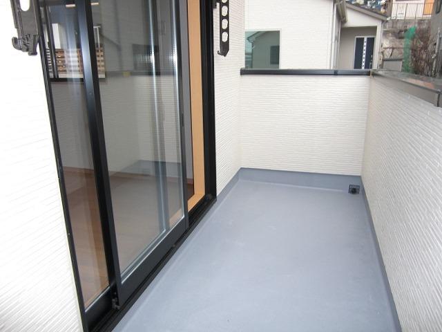 Other. Balcony complete image You can come and go from the south 2 room! 