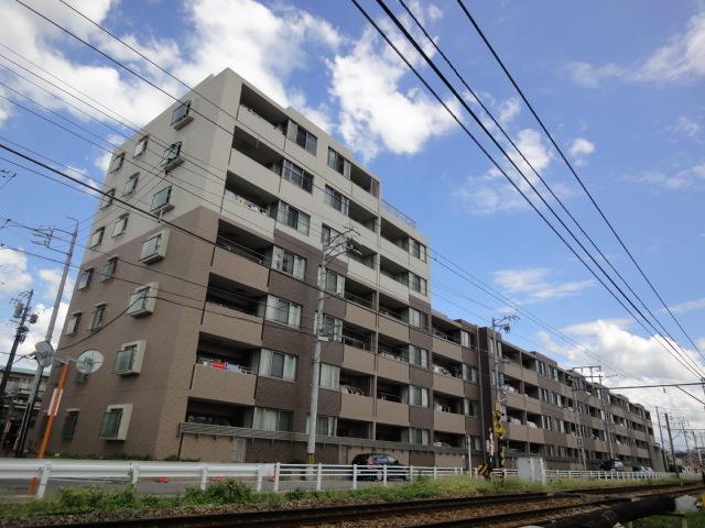 Local appearance photo. The building the appearance of Puremisuto Hakuho was taken from the southwest side. (September 2012) shooting