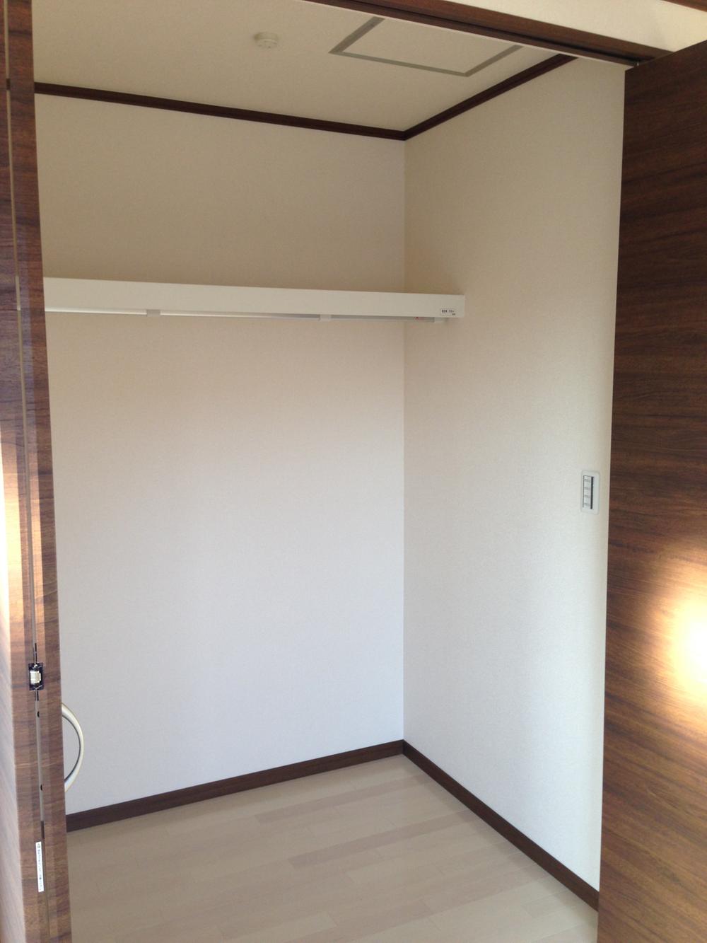 Receipt. The second floor of a walk-in closet. 