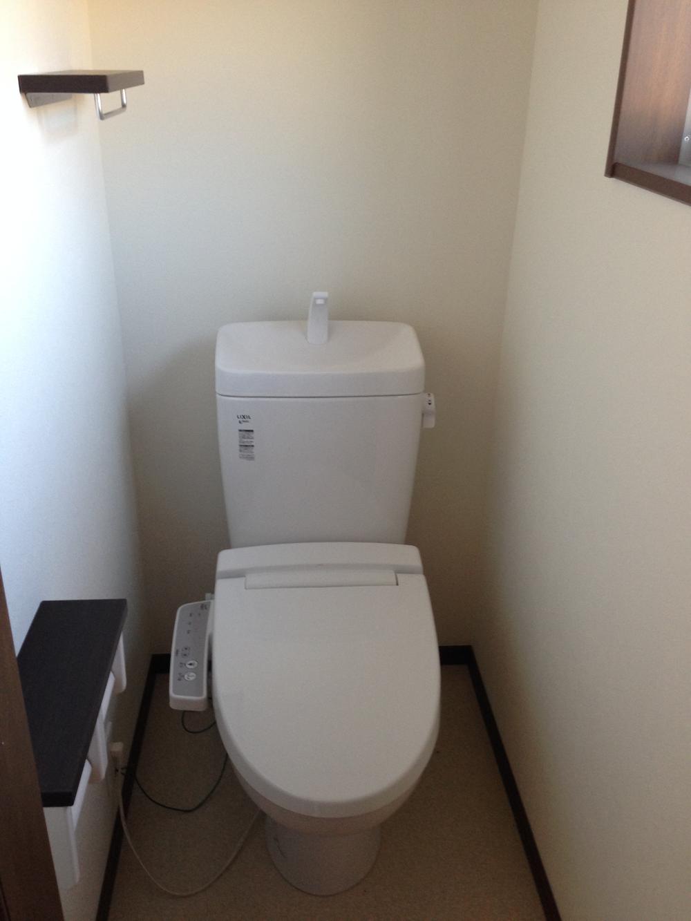 Toilet. Shower toilet seat. 1F ・ 2F