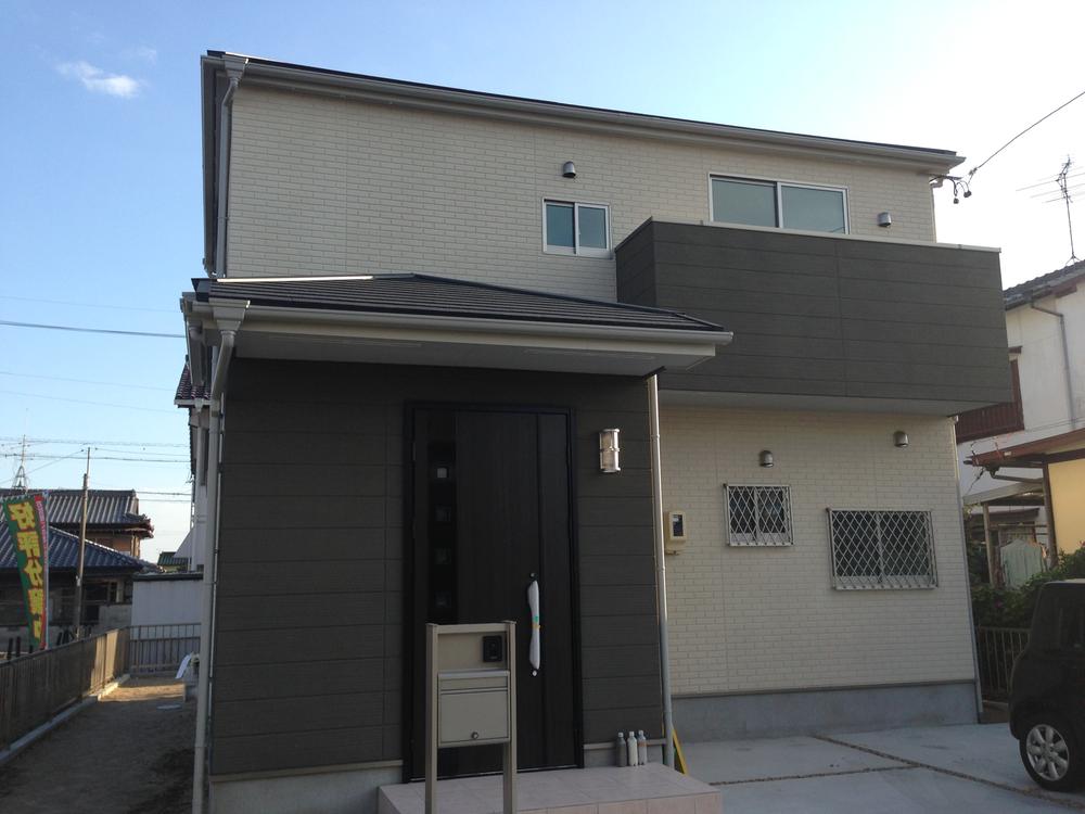 Local appearance photo. November 8 shooting.  North front. 