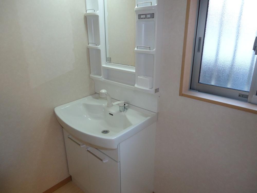 Wash basin, toilet. Indoor (12 May 2013) Shooting