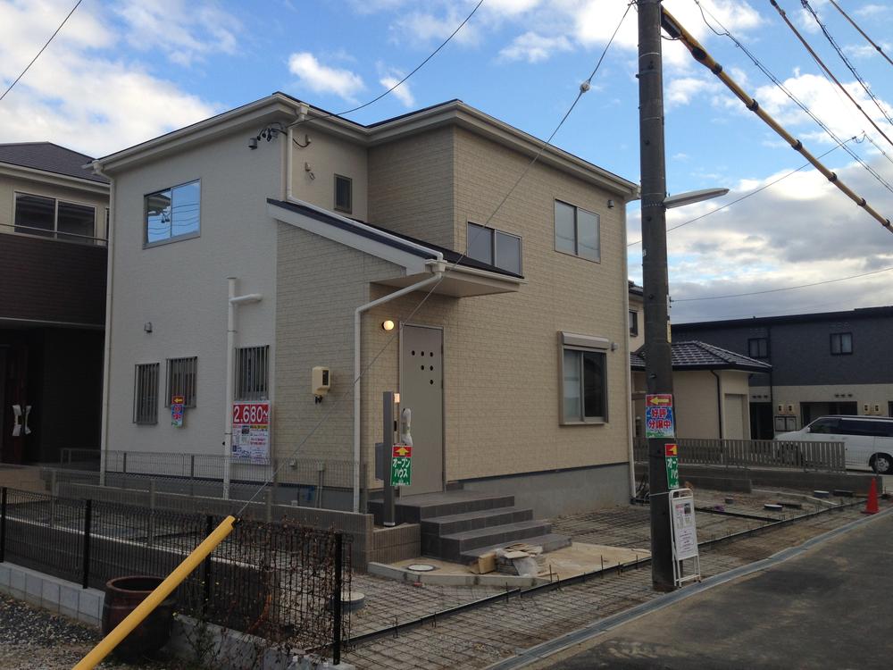 Local appearance photo. Local (12 May 2013) Shooting