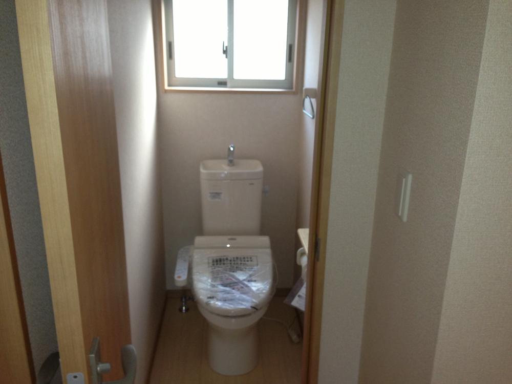 Toilet. Indoor (12 May 2013) Shooting