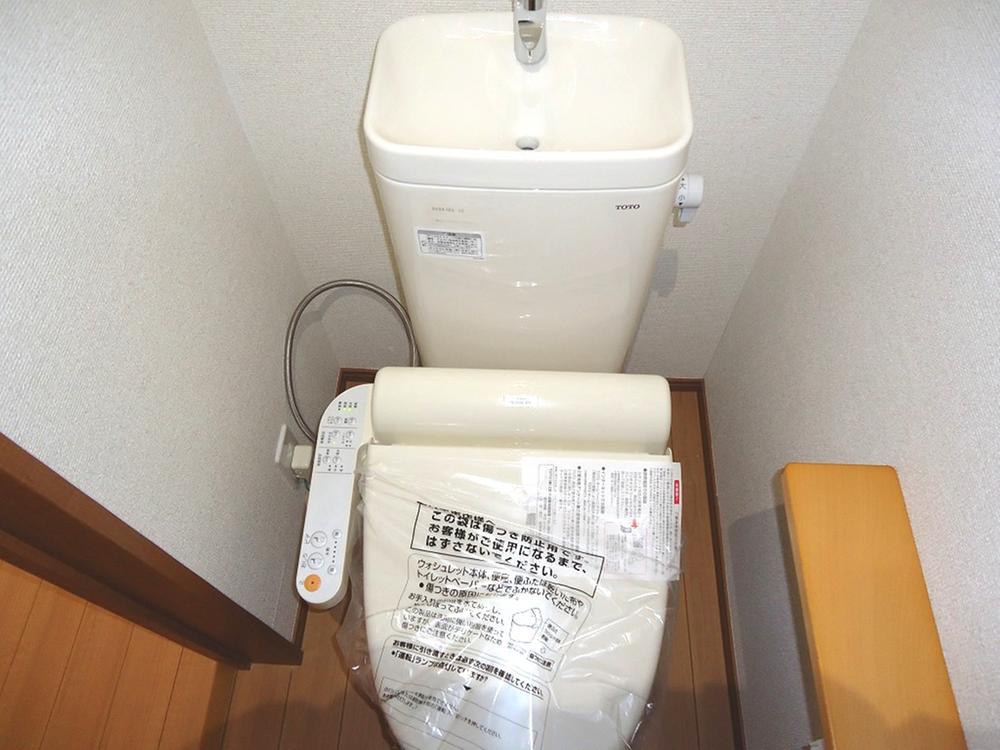 Toilet. Indoor (12 May 2013) Shooting