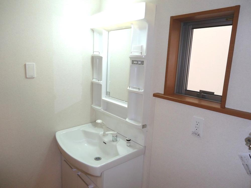 Wash basin, toilet. Indoor (12 May 2013) Shooting