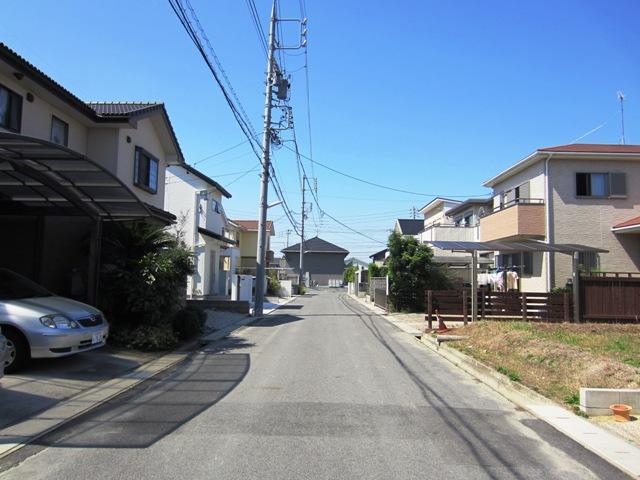 Local photos, including front road. Front road and city