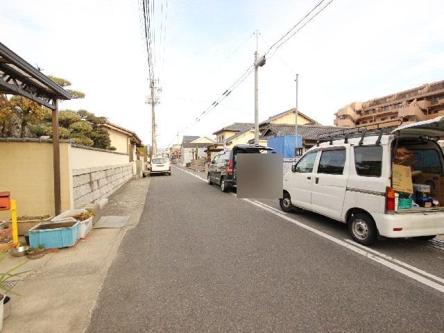 Other local. Frontal road