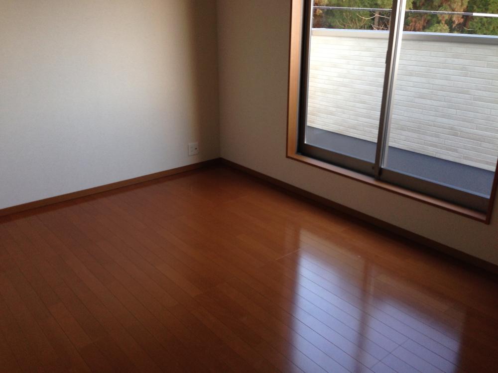 Non-living room. 6.03 Pledge Western-style