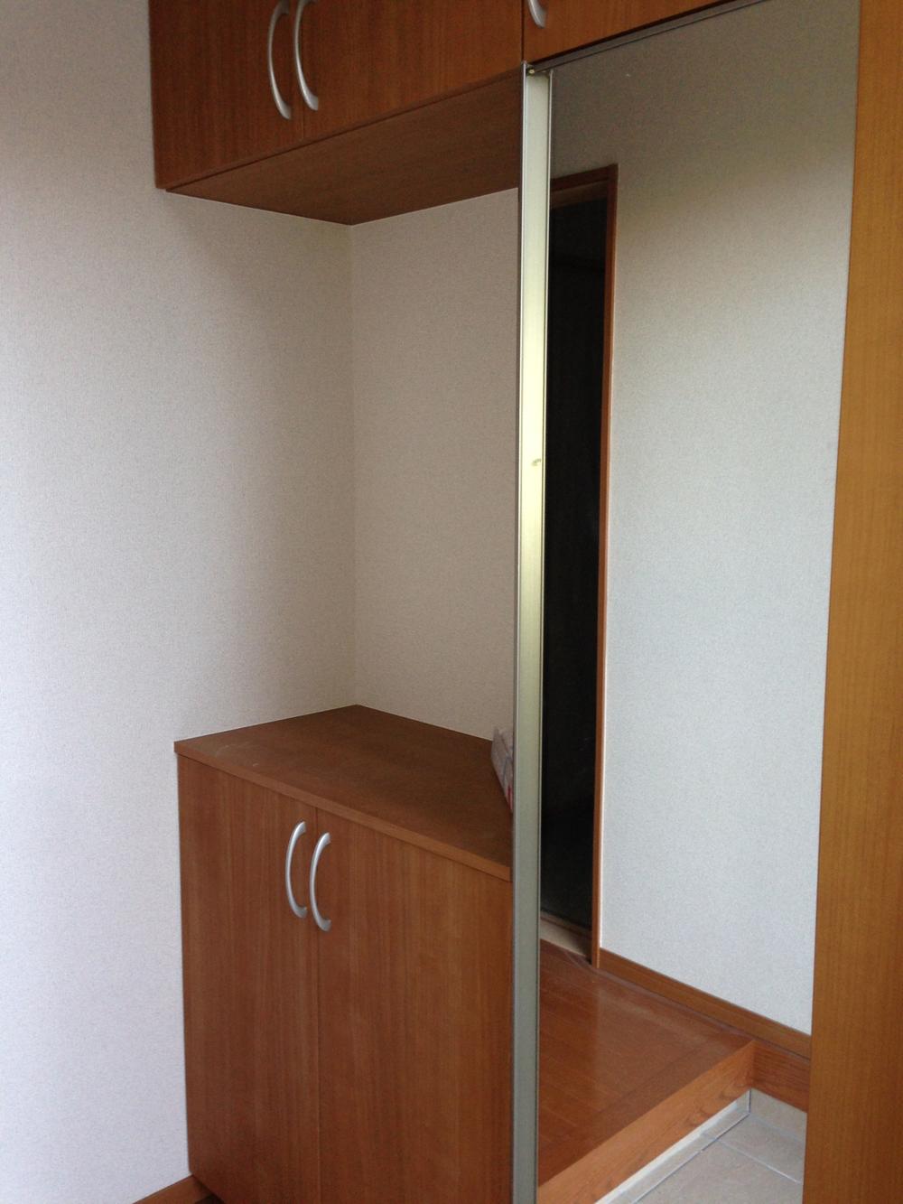 Receipt. Cupboard with mirror