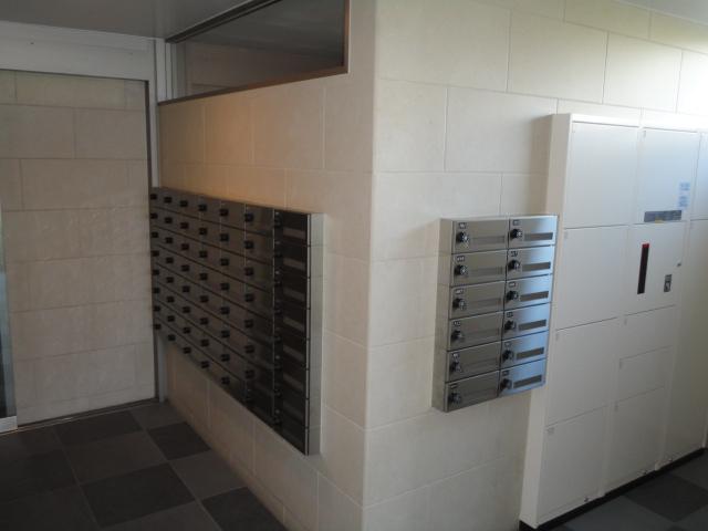 Other common areas. Mailbox, Home delivery locker