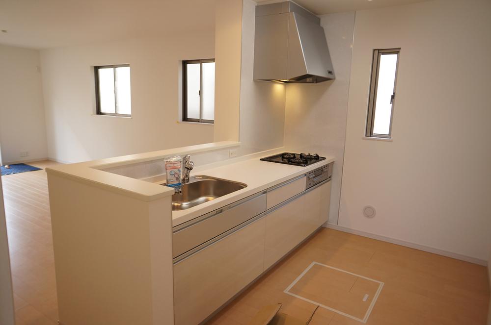 Same specifications photo (kitchen). It is the example of construction of the same construction company. It is different from the actual photo. 