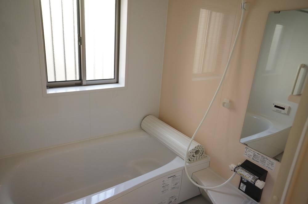 Same specifications photo (bathroom). It is the example of construction of the same construction company.  It is different from the actual photo. 