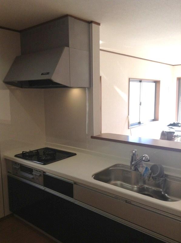 Kitchen. Spacious use system Kitchen . 