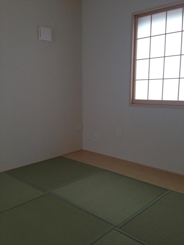 Non-living room. Healing room of Ryukyu tatami. 