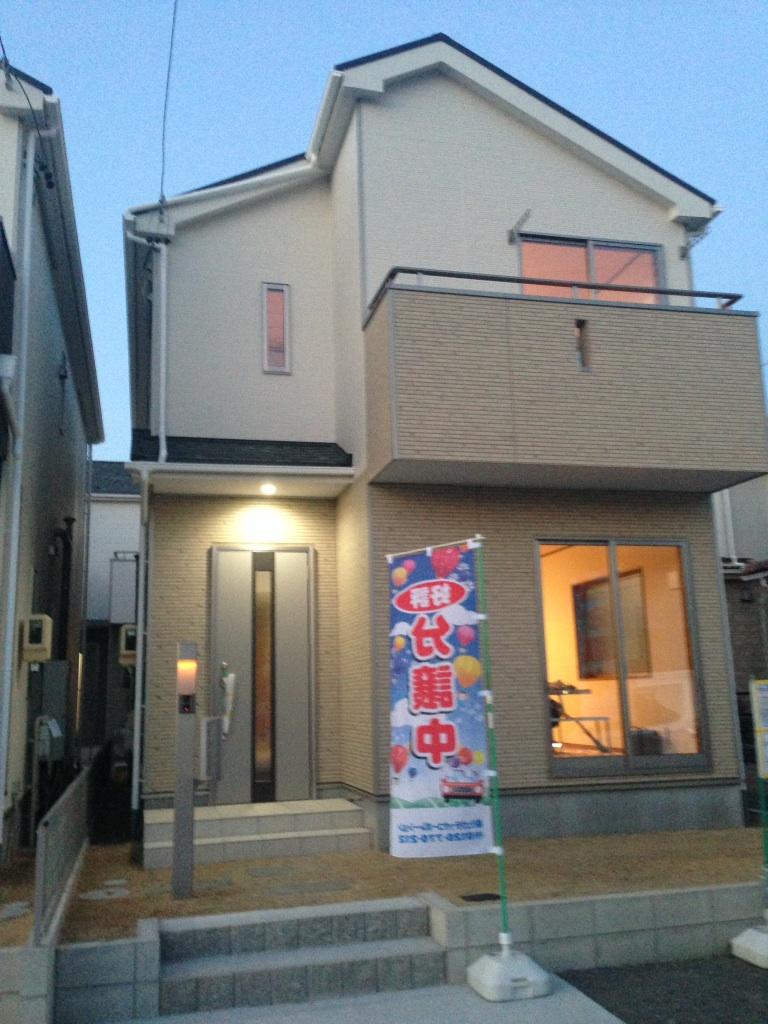 Local appearance photo. Lit appearance !!