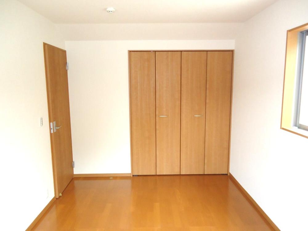 Non-living room. Indoor (12 May 2013) Shooting